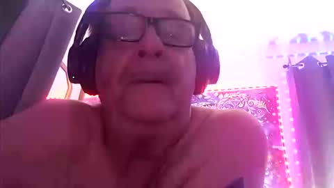 Snapshot of ou8124824 chatting on October 16, 3:53 pm ou8124824 online show from October 16, 3:53 pm