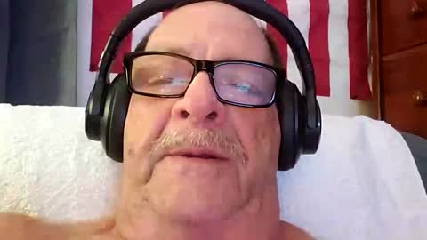 Snapshot of ou8124824 chatting on September 13, 2:12 am ou8124824 online show from September 13, 2:12 am