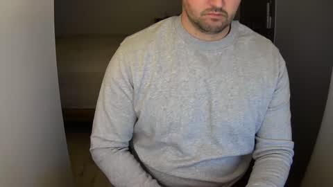 Snapshot of outside1991 chatting on December 31, 12:11 am outside1991 online show from December 31, 12:11 am