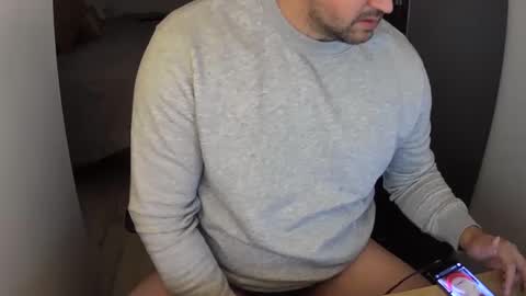 Snapshot of outside1991 chatting on December 8, 5:44 pm outside1991 online show from December 8, 5:44 pm