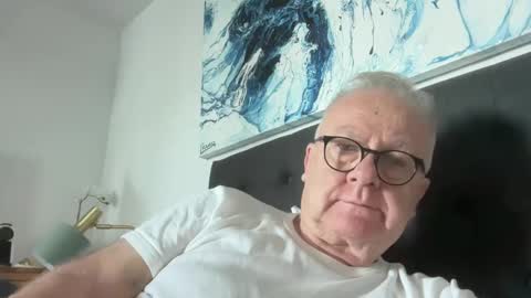 ozhairybearxxxx online show from December 20, 9:17 pm