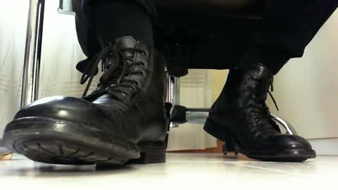 Snapshot of pablomenesssl chatting on February 17, 1:10 pm Pablo Meness online show from February 17, 1:10 pm