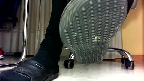 Snapshot of pablomenesssl chatting on December 12, 12:05 am Pablo Meness online show from December 12, 12:05 am