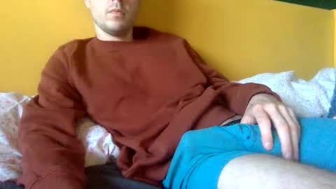 Snapshot of paintdude424 chatting on December 6, 5:33 pm paintdude424 online show from December 6, 5:33 pm