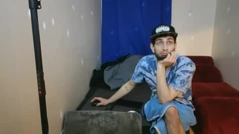 Snapshot of pantslesstraveler_plt chatting on February 18, 7:43 am PantsLessTraveler online show from February 18, 7:43 am