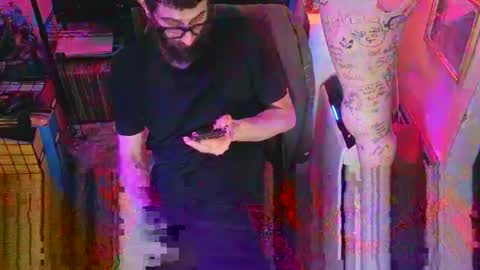 Snapshot of pantslesstraveler_plt chatting on January 30, 1:00 am PantsLessTraveler online show from January 30, 1:00 am