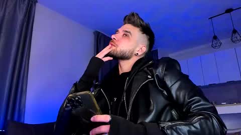 Paris online show from February 1, 8:29 pm