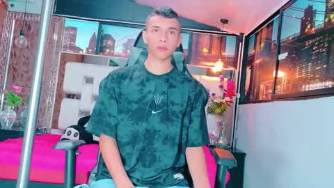 Feliphe online show from October 25, 1:35 pm