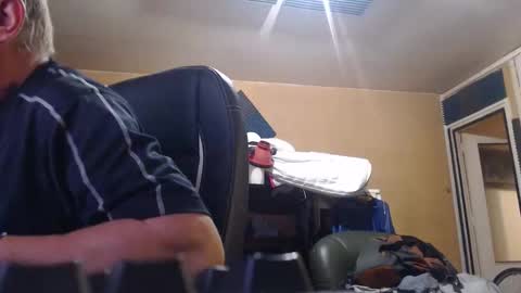 pc8474408 online show from October 3, 12:10 pm