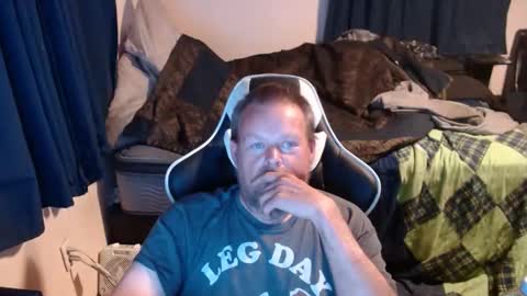 Snapshot of pecker40 chatting on December 10, 2:24 am pecker40 online show from December 10, 2:24 am