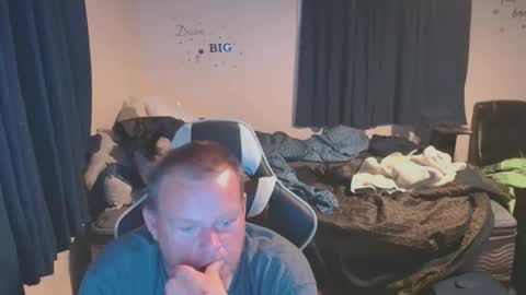 Snapshot of pecker40 chatting on February 17, 12:43 am pecker40 online show from February 17, 12:43 am