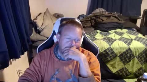 Snapshot of pecker40 chatting on December 7, 2:42 am pecker40 online show from December 7, 2:42 am