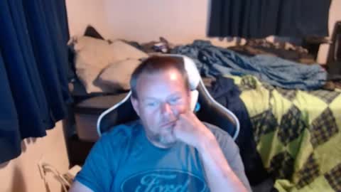 Snapshot of pecker40 chatting on December 4, 3:48 am pecker40 online show from December 4, 3:48 am