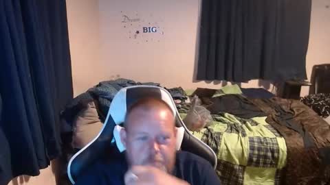 Snapshot of pecker40 chatting on December 31, 3:23 am pecker40 online show from December 31, 3:23 am