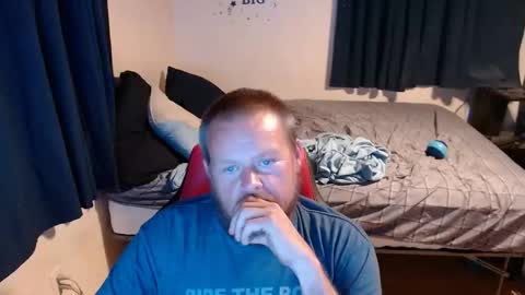 Snapshot of pecker40 chatting on October 5, 1:42 am pecker40 online show from October 5, 1:42 am