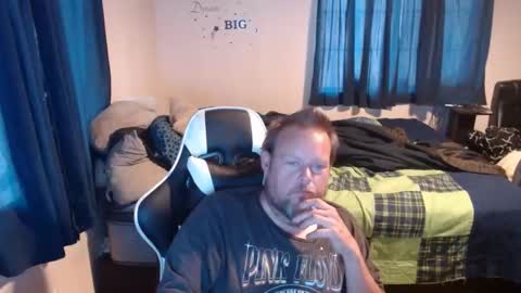 Snapshot of pecker40 chatting on December 29, 4:40 pm pecker40 online show from December 29, 4:40 pm