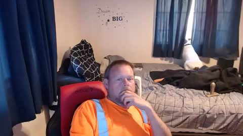 Snapshot of pecker40 chatting on October 31, 7:06 pm pecker40 online show from October 31, 7:06 pm