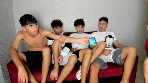 Snapshot of pelusos_mens chatting on January 14, 8:37 pm CAIN-19  ALLEN-18 RONALD-18 AUSTIN-18 MOD DANTE online show from January 14, 8:37 pm