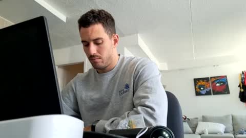 Snapshot of peterskinny24 chatting on February 21, 3:10 pm         ttps VF8L9ABFMref wl share online show from February 21, 3:10 pm