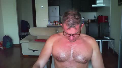 Snapshot of pg19clp4191zm chatting on October 13, 1:28 pm Alex  online show from October 13, 1:28 pm