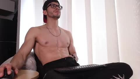 phantom_bigger1 online show from October 3, 1:27 pm