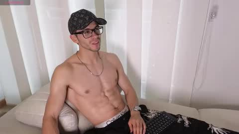 phantom_bigger1 online show from September 15, 1:56 pm