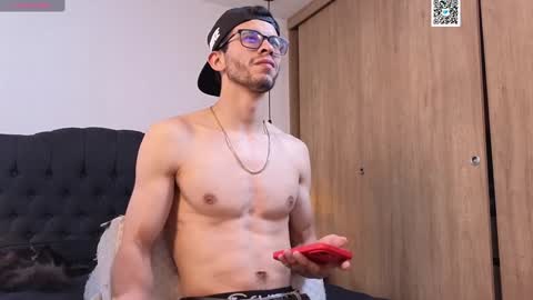 phantom_bigger1 online show from December 19, 9:28 pm