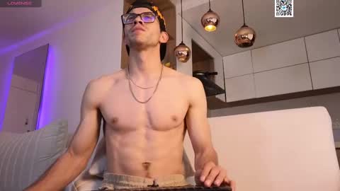 phantom_bigger1 online show from February 14, 11:42 am