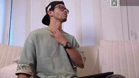 phantom_bigger1 online show from December 10, 9:54 pm