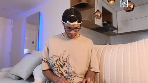 phantom_bigger1 online show from February 3, 12:25 pm