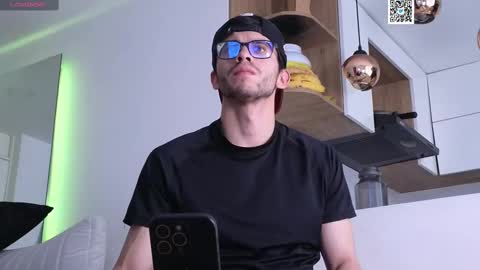 phantom_bigger1 online show from February 23, 3:05 pm