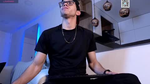 phantom_bigger1 online show from February 13, 11:17 am