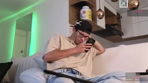 phantom_bigger1 online show from February 17, 11:55 am