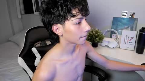 Phil.   INDEPENDENT MODEL online show from January 8, 6:18 am