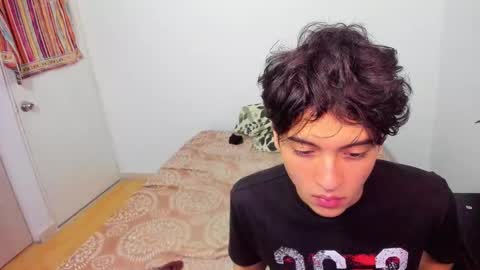 picaszomilos350 online show from March 8, 6:50 am