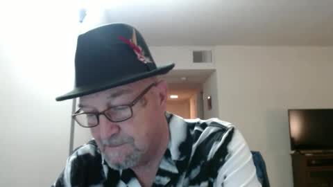 Snapshot of pipewizard chatting on January 4, 12:48 am pipewizard online show from January 4, 12:48 am