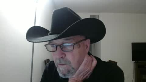 Snapshot of pipewizard chatting on February 21, 11:43 pm pipewizard online show from February 21, 11:43 pm