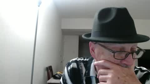 Snapshot of pipewizard chatting on February 6, 11:26 pm pipewizard online show from February 6, 11:26 pm