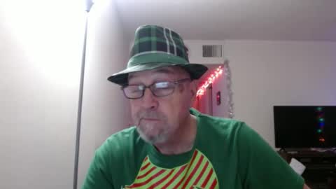 Snapshot of pipewizard chatting on December 11, 12:35 am pipewizard online show from December 11, 12:35 am