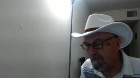 Snapshot of pipewizard chatting on March 3, 12:45 am pipewizard online show from March 3, 12:45 am