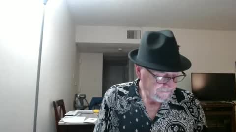 Snapshot of pipewizard chatting on January 12, 11:26 pm pipewizard online show from January 12, 11:26 pm