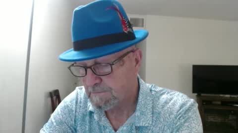 Snapshot of pipewizard chatting on March 7, 12:15 am pipewizard online show from March 7, 12:15 am