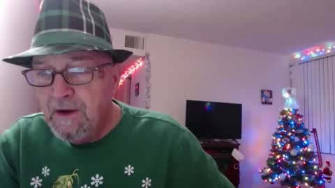 Snapshot of pipewizard chatting on December 23, 12:25 am pipewizard online show from December 23, 12:25 am