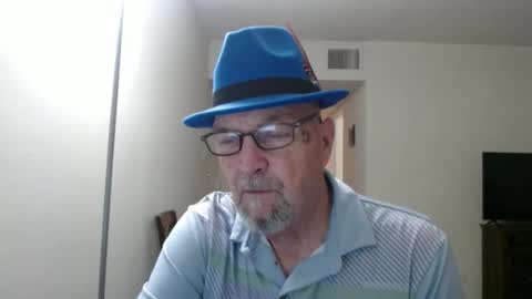 Snapshot of pipewizard chatting on February 2, 11:21 pm pipewizard online show from February 2, 11:21 pm