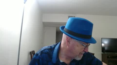 Snapshot of pipewizard chatting on January 27, 12:01 am pipewizard online show from January 27, 12:01 am