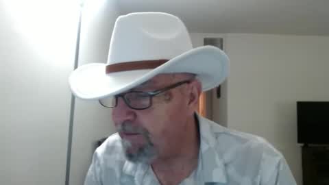 Snapshot of pipewizard chatting on February 12, 11:09 pm pipewizard online show from February 12, 11:09 pm