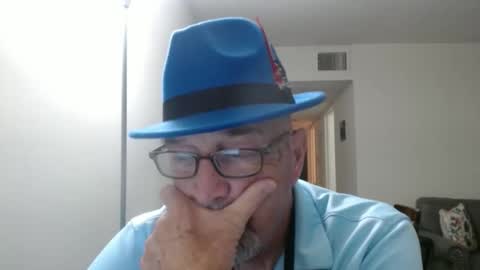 Snapshot of pipewizard chatting on October 29, 10:56 pm pipewizard online show from October 29, 10:56 pm