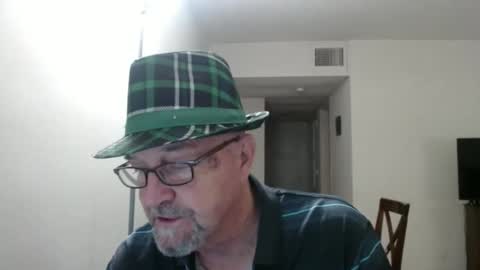 Snapshot of pipewizard chatting on February 23, 12:26 am pipewizard online show from February 23, 12:26 am