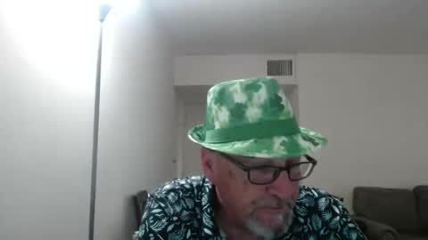 Snapshot of pipewizard chatting on September 10, 11:25 pm pipewizard online show from September 10, 11:25 pm