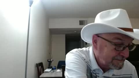 Snapshot of pipewizard chatting on January 8, 12:06 am pipewizard online show from January 8, 12:06 am